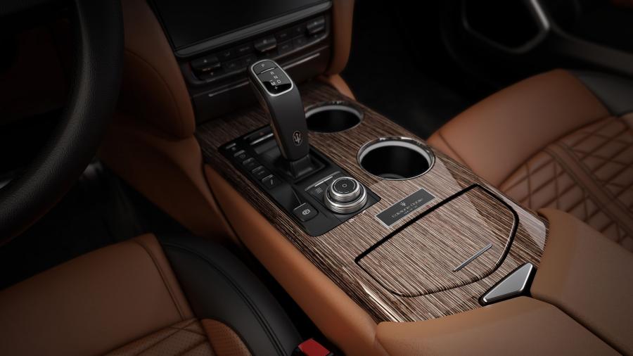 Детали интерьера Maserati Quattroporte GranLusso Edizione Nobile (M156) 2018 года  (NA) (фото 2 из 4)